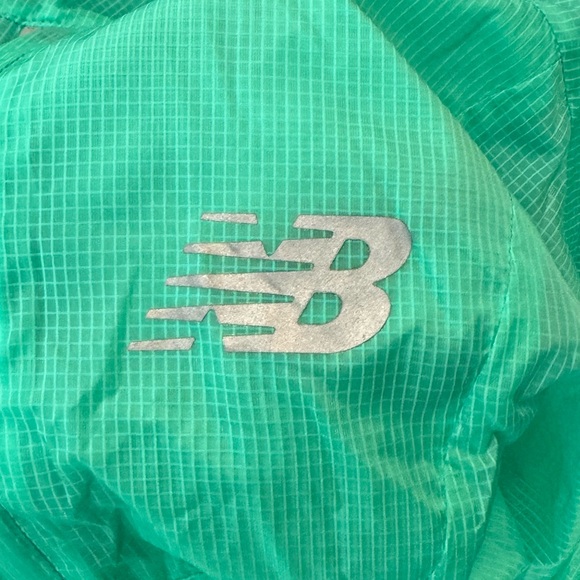 New Balance Light Wind Breaker - Picture 8 of 9